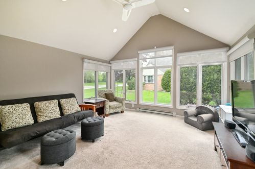2338 Cumberland Ct, Thiensville, WI 53092-5407