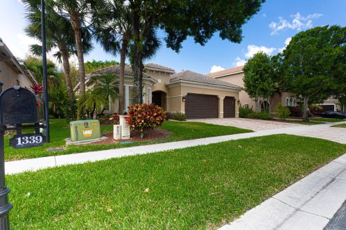 1339 Beacon Cir, West Palm Beach, FL 33414-3153