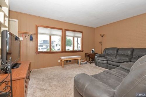 8 Lincoln Pl, Moonachie, NJ 07074-1208