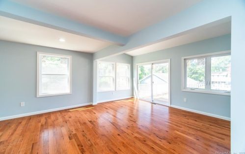 27 Garrigus Ct, Waterbury CT  06716-3103 exterior