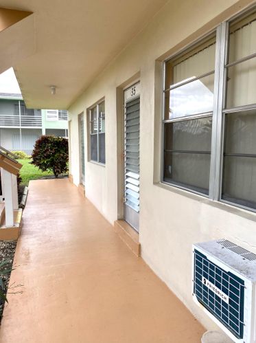 35 Easthampton B, West Palm Beach, FL 33417-1906