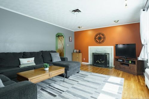 195 French St, Bristol, CT 06010-5554