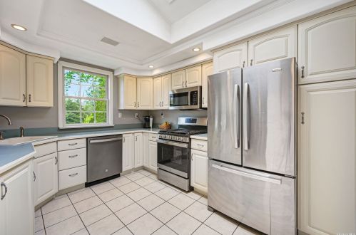 3 Bowman Ln, San Remo NY  11754-2006 exterior