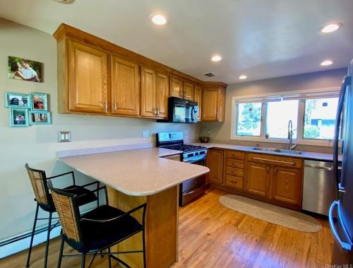 47 Cypress Ln, Orangeburg, NY 10962-1400