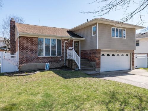 475 Charles Ln, North Wantagh, NY 11793-1407