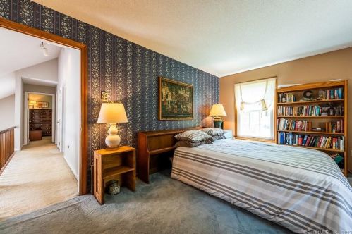 13 Dennison Rd, Essex CT  06426-1352 exterior