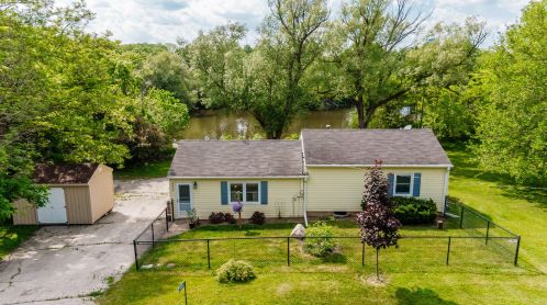 2404 River Rd, Waterford, WI 53185-5071