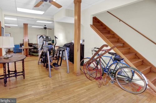 6411 Devonshire Hts Rd, Harrisburg PA 17111-4818 exterior