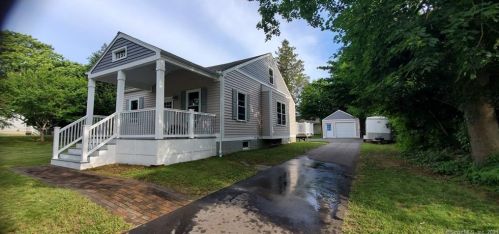 157 Grove Ave, Groton, CT 06340-3527