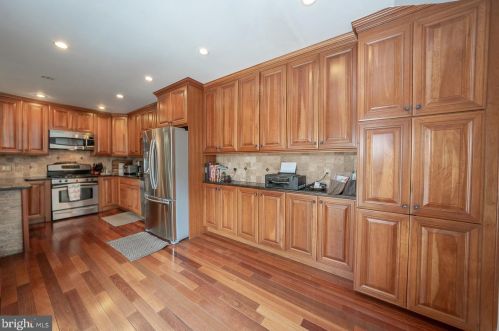 131 Linwood Ave, Ardmore PA 19003-2824 exterior