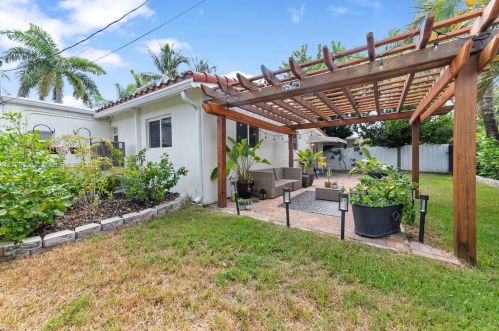 1124 13 Ter, Hollywood FL 33019-3115 exterior