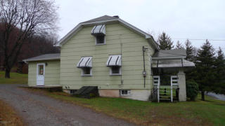 173 Foothills Dr, Drums, PA 18222-2727