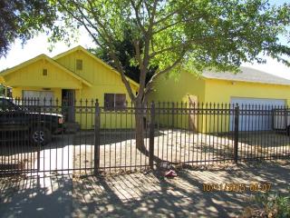 712 River Rd, Modesto, CA 95351-4176