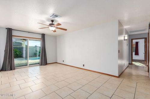 3917 Misty Willow Ln, Glendale AZ  85310-4031 exterior