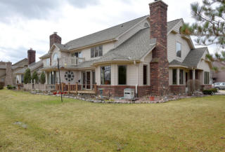 7406 Twin Oaks Ct, Hales Corners, WI 53132-2704