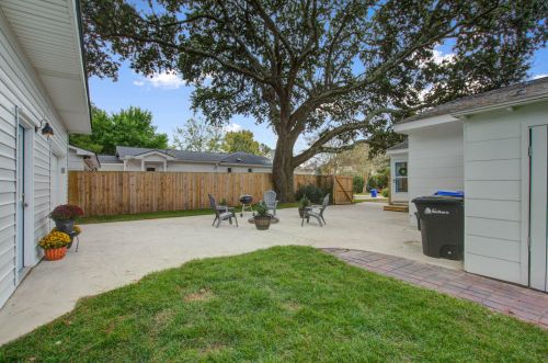 1490 Hindman Ave, Mount Pleasant SC 29464-4837 exterior