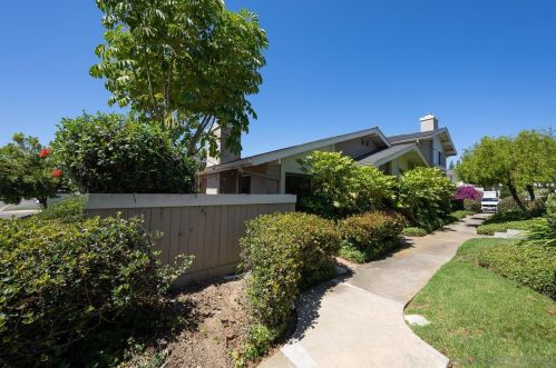 7955 Playmor Ter, San Diego, CA 92122-1718