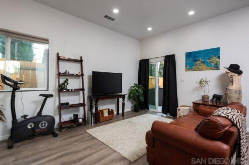 4075-77 Clairemont Dr, San Diego CA exterior