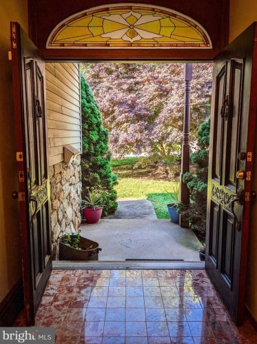 619 Davis Rd, Cheltenham PA  19012-1636 exterior