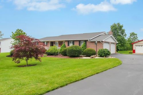5522 Roberts Rd, Schnecksville, PA 18078-2721