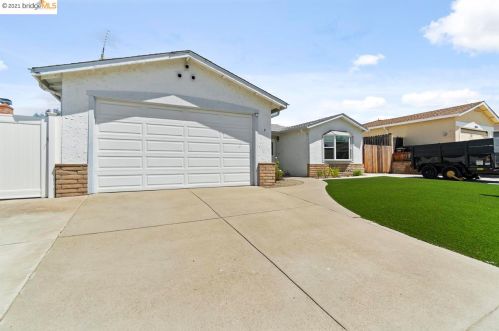 9 San Carlos Pl, West Pittsburg, CA 94565-4847