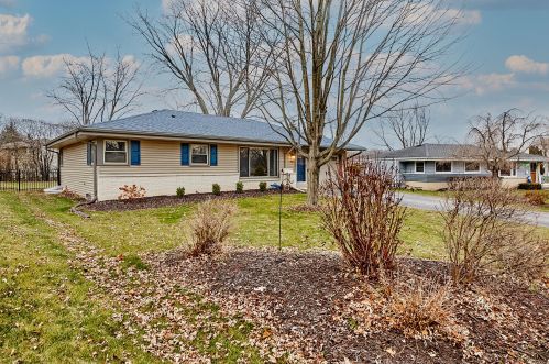 5527 Oakwood St, Greendale, WI 53129-2530