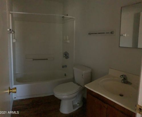 1739 Behrend Dr, Phoenix AZ  85050-7922 exterior