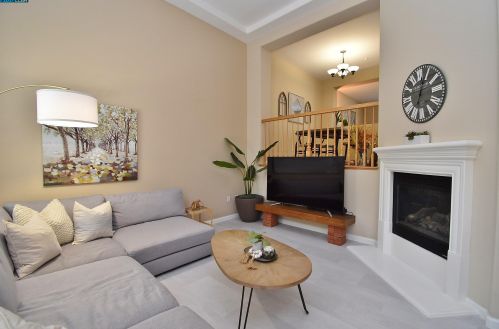 3735 Whitworth Dr, Pleasanton, CA 94568-1377