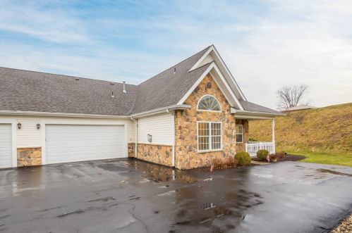 323 Saddlebrook Rd, Gibsonia, PA 15044-7809