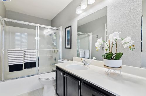 736 Clifton Way, Vacaville CA  95688-8547 exterior