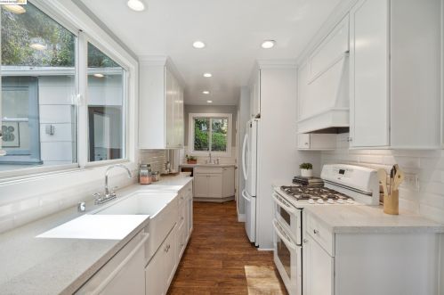 1510 Holman Rd, Oakland CA  94610-1833 exterior