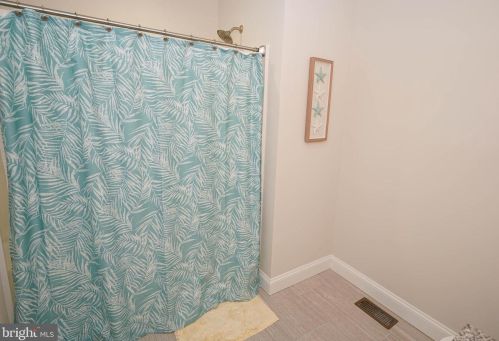 2 Highland Dr, Seaford DE  19973-4827 exterior