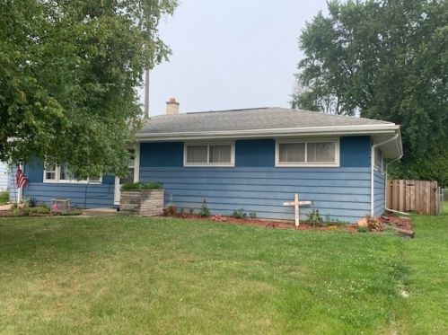 1511 Sandy Ln, Watertown WI  53098-1610 exterior