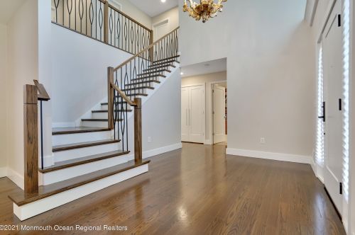 804 Twin Oaks Dr, Lakewood, NJ 08701-7151