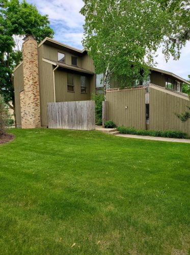 1227 Baldwin Ct, Thiensville, WI 53092-5909