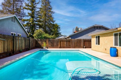 2001 Majestic Oak Ct, Modesto CA  95355-9411 exterior