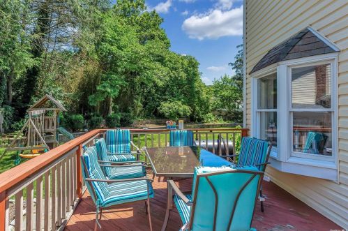 6 Stuart Ct, Huntington Station NY  11746-4237 exterior