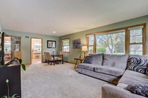 5700 Bel Aire Dr, Milwaukee, WI 53209-4304