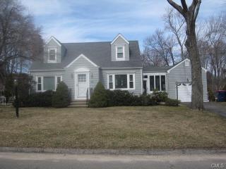 20 Raynor Ave, Bridgeport, CT 06611-4356