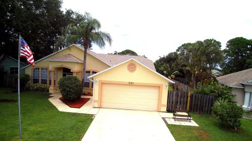 685 Faith Ter, Fort Pierce, FL 34983-3243