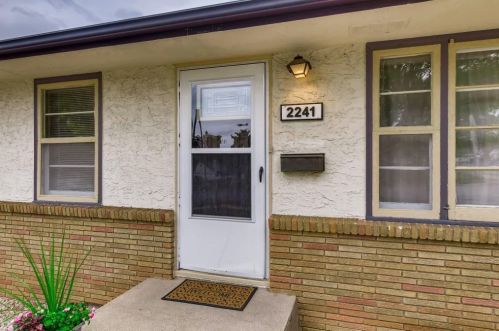 2241 Conway St, Saint Paul, MN 55119-4039