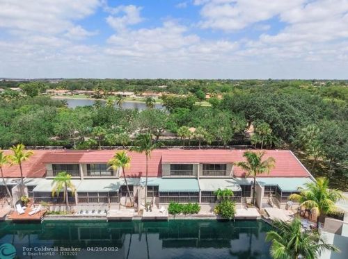 8288 Dundee Ter, Hialeah FL  33016-1405 exterior