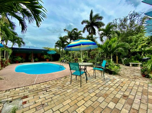 632 9 St, Belle Glade FL  33430-4121 exterior