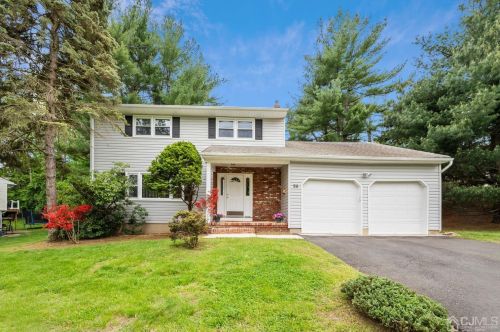 39 Flagler St, East Brunswick, NJ 08816-3927