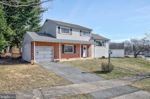 1113 Cardiff St, Harrisburg, PA 17109-1216