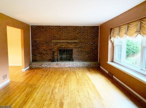 27 Valley Forge Dr, Whippany NJ  07981-2221 exterior