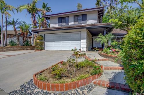 2230 Avondale Dr, Fullerton, CA 92833-4803