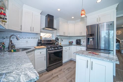 695 9th St, North Lindenhurst NY  11757-5543 exterior