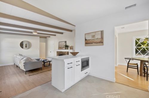 6554 Colbath Ave, Van Nuys CA  91401-1503 exterior