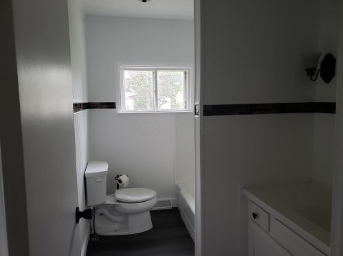 1105 Leesburg Ave, Washington Ch OH  43160-1257 exterior